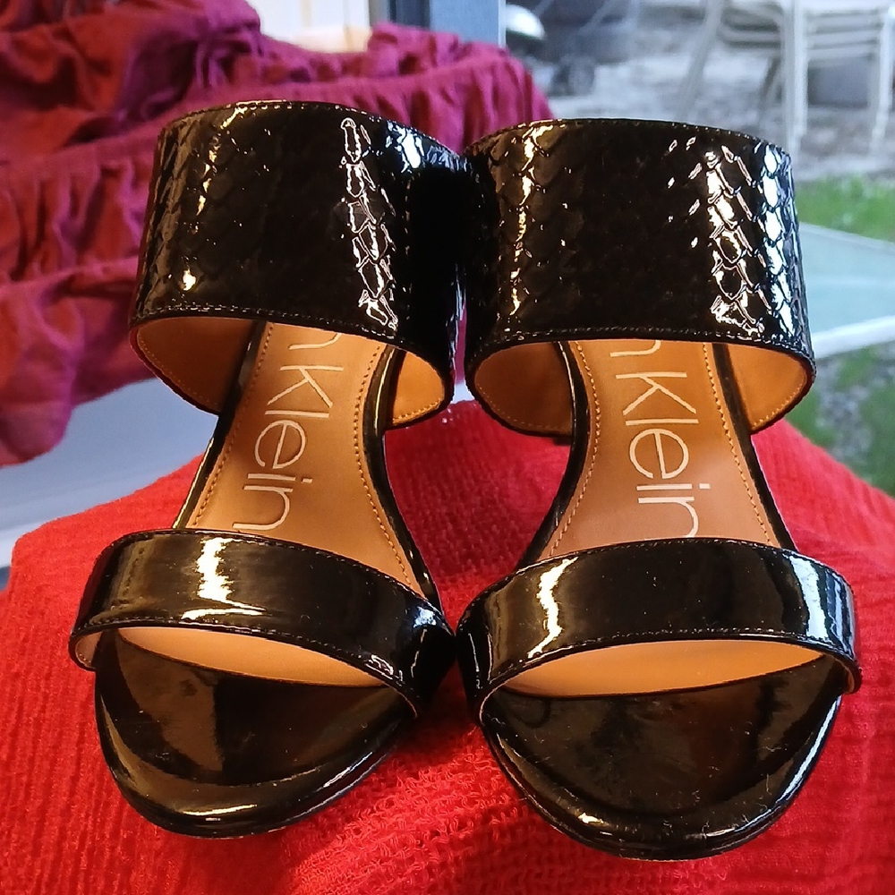#11~~Calvin  Klein Black Textured Heels